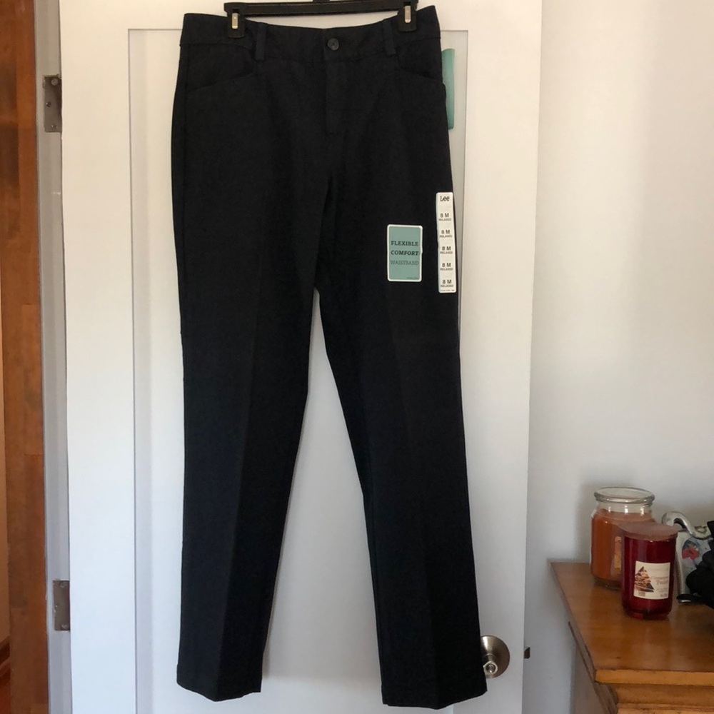 Women’s Plain front, relaxed fit, straight leg, size 8M, 32” inseam